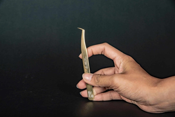 Hướng dẫn chị em cách nhận biết và chọn địa chỉ uy tín khi mua nhíp.