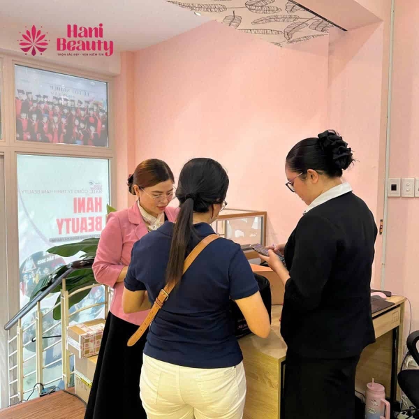 Hani Beauty – địa chỉ chuyên cung cấp dụng cụ nối mi đáng tin cậy.