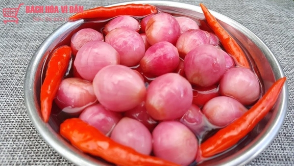 Cách muối dưa hành bằng nước mắm giòn, ngon theo công thức mới