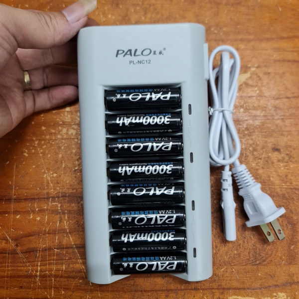 Sạc 8 pin mic AA - AAA Palo đa năng ( không kèm pin )