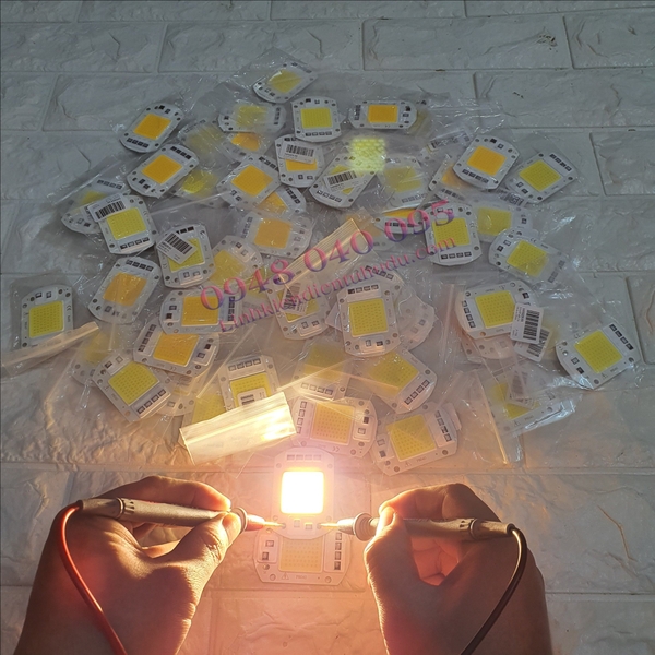 Chip / bóng Led 50W-220V ánh sáng vàng đế nhôm dài ( 40*60 mm )
