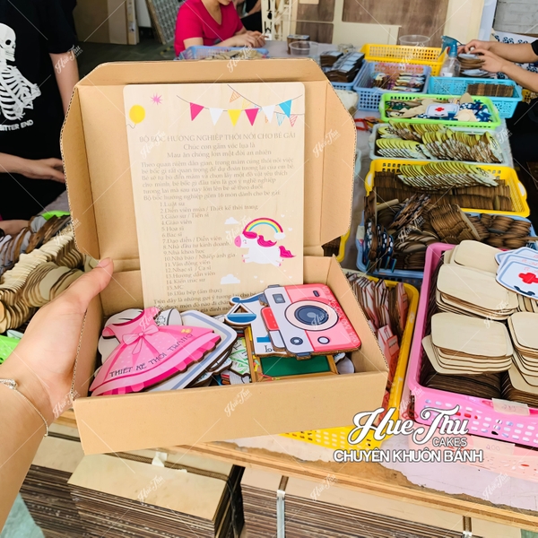 Hộp Quà Bốc Thôi Nôi Cho Bé Trai, Bé Gái 1 Tuổi - Set bốc thôi nôi định hướng tương lai cho bé