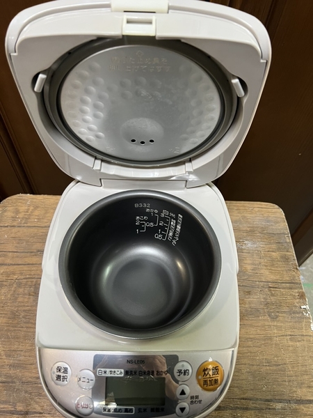 Nồi cơm PVN1211 Zojirushi 0,5L