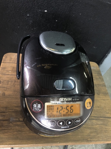 Nồi cơm ZOJIRUSHI 1L