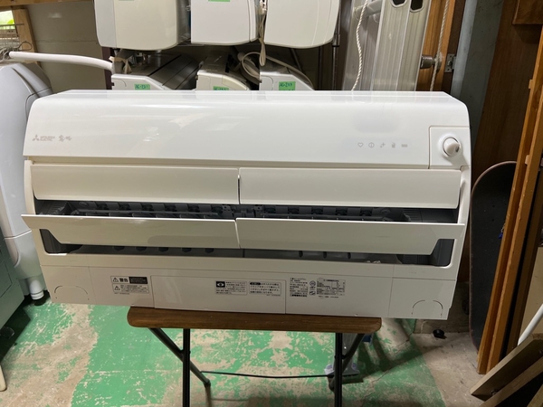 Điều hoà 242 - MITSUBISHI 2018 4.0KW 200V