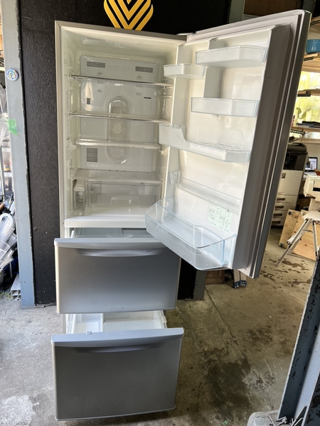 Tủ lạnh to 10 -  3 cánh PANASONIC 365L