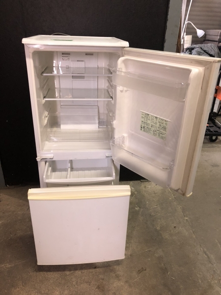 Tủ lạnh 74- SHARP 137L 2008