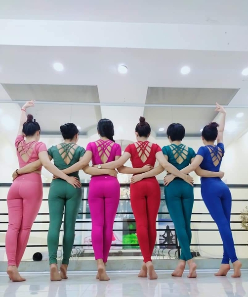 [Ảnh thật] Set tập gym, yoga croptop chất vải co giãn thoải mái và thấm hút mồ hôi tốt tốt 080 - Yoga An Viên