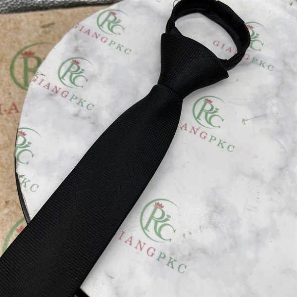 Cà vạt nam mẫu thắt sẵn dây kéo 6cm màu đen gân trơn mới nhất 2023 Giangpkc