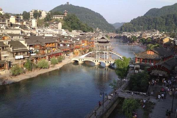 Những cổ trấn nổi tiếng ở Trung Quốc thu phí du khách