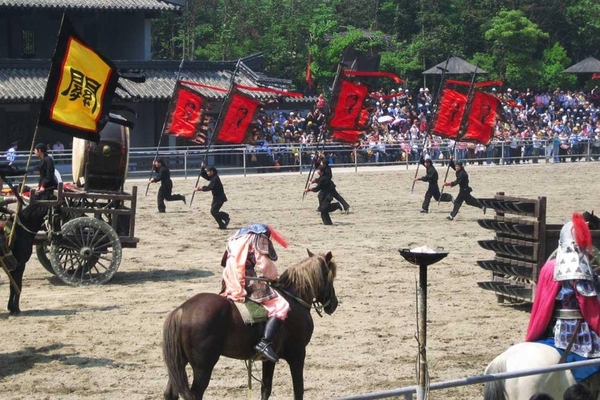 Đặc sắc du lịch Trung quốc thăm quan những phim trường cổ trang