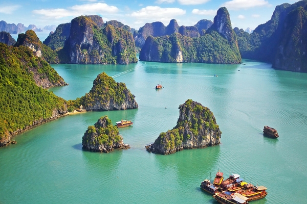 How to Travel to HaLong Bay from Hanoi? A Complete Guide