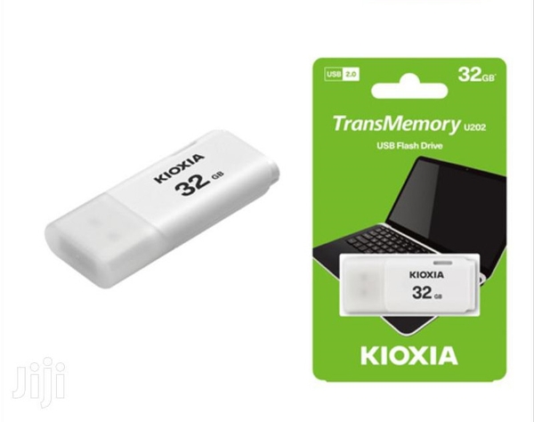 USB Kioxia 32GB 2.0 U202 màu trắng