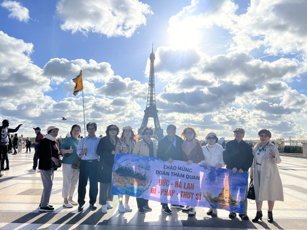 Hình ảnh thực tế Khách đi Tour 5 nước Châu Âu: Đức - Hà Lan - Bỉ - Pháp - Thụy Sĩ 9 ngày 8 đêm Khởi hành 17/10/2023