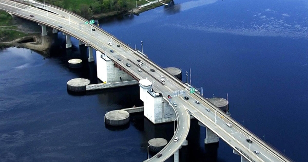 Veterans Memorial Bridge