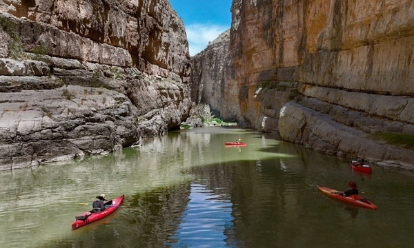 chèo thuyền trên sông Colorado