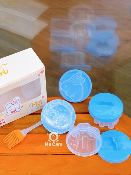 Bộ khuôn bánh 4 hình kèm cọ hình con vật