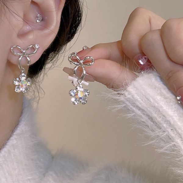 Đôi hoa tai nơ kèm phụ kiện bông hoa