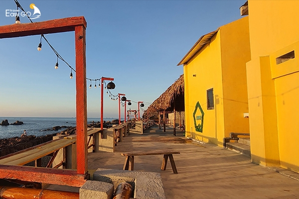 Nhà hàng Hải Triều - Khu du lịch biển Quỳnh, Hoàng Mai