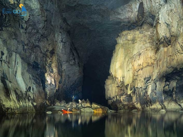 Khung cảnh bên trong hang Tiên Sơn