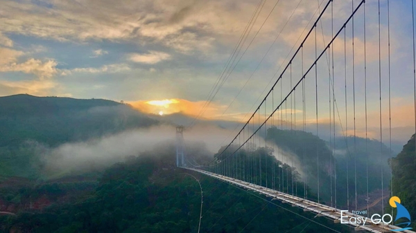 Cầu kính Bạch Long là cầu kính dài nhất thế giới ở thời điểm hiện tại