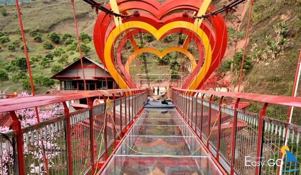 Trải nghiệm thú vị tại Cầu kinh Tình Yêu