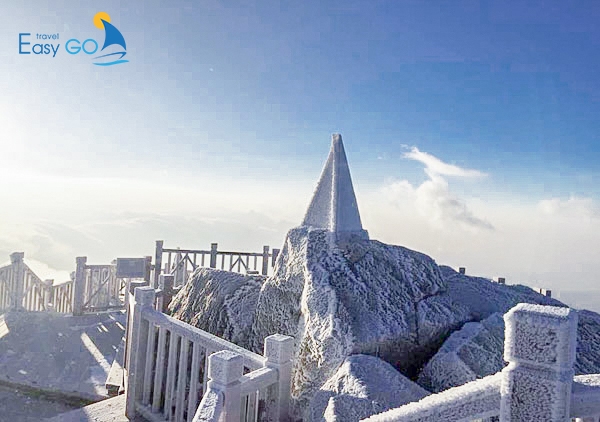 Đỉnh Fansipan là địa điểm nổi tiếng vào mùa đông  tại Sapa