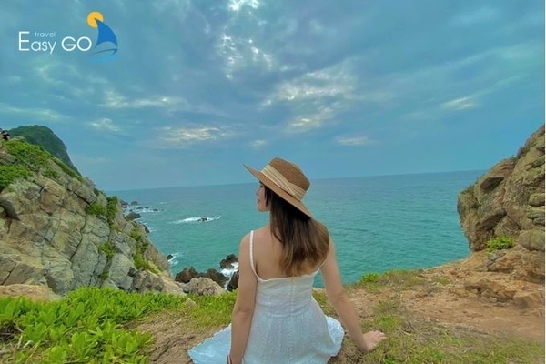 Bạn có thể mặc những chiếc đầm suông check in tại Eo Gió