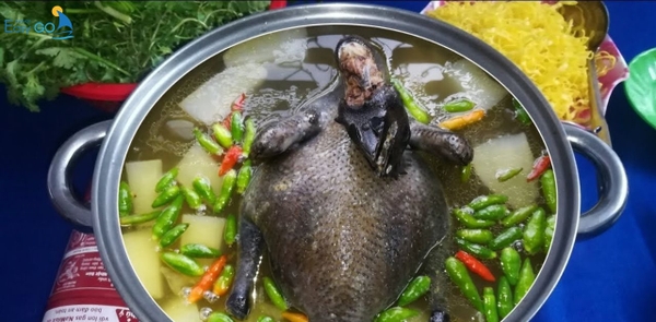 Kinh nghiệm du lịch Hà Giang tháng 9 - Lẩu gà đen