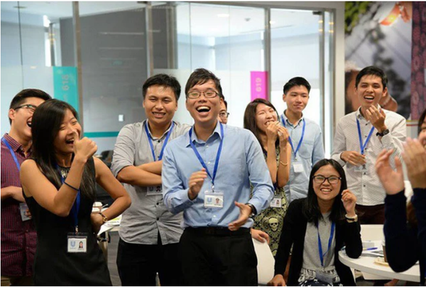 Mọi người vui vẻ khi được nghỉ tết