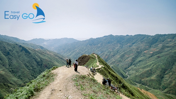 Sống lưng khủng long Háng Đồng là địa điểm mà” dân phượt” không nên bỏ lỡ