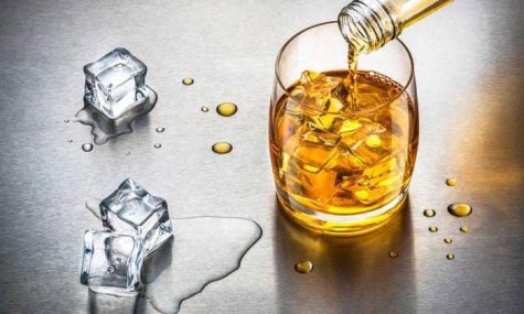 Ly nào dùng để uống rượu mạnh?