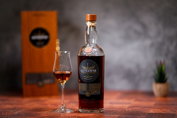 TẠI SAO RƯỢU WHISKY CÀNG Ủ LÂU NĂM CÀNG ĐẮT
