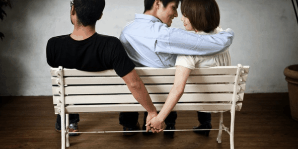 Đàn Ông Hay Phụ Nữ Dễ Ngoại Tình Hơn? Góc Nhìn Từ Khoa Học và Xã Hội