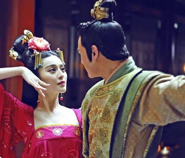 Thị Tẩm Là Gì? Giải Mã Chuyện Chăn Gối Của Vua Chúa Ngày Xưa