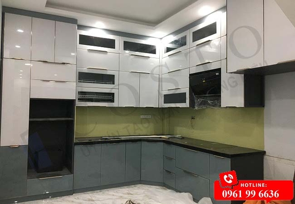 kính màu ốp bếp