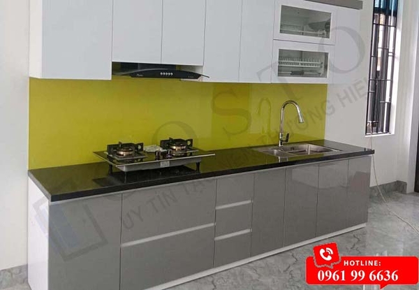 màu kính ốp bếp đẹp