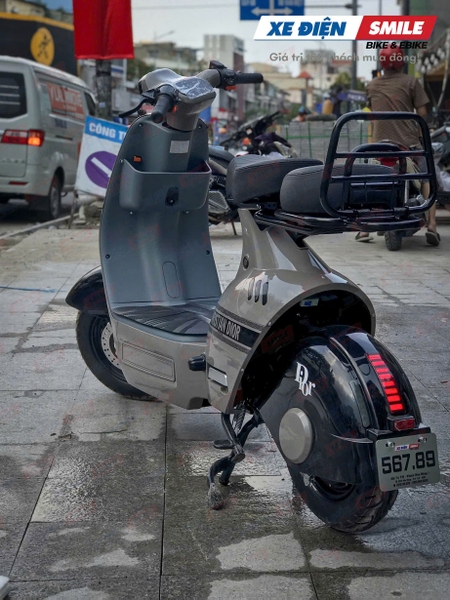 góc nhìn từ sau của Xe Điện Hottrend DK V1