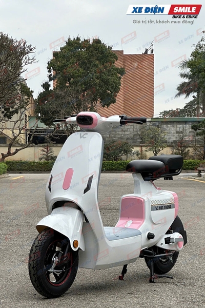 ảnh xe điện hottrend V9 trắng hồng