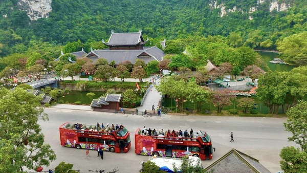 Thí điểm tuyến xe buýt 2 tầng phục vụ khách du lịch