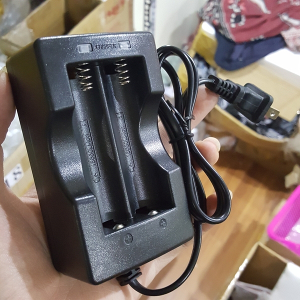 bo-sac-pin-18650-3-7v-da-nang-2-pin-li-on-charger