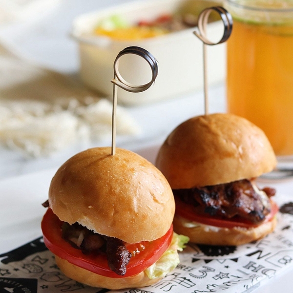 Tăm tre  xiên trái cây đuôi tròn màu đỏ 100 chiếc, 12cm