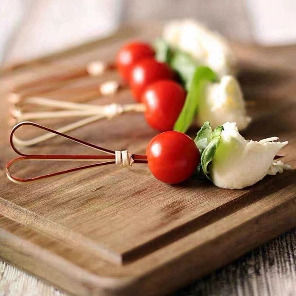 Tăm tre xiên trái cây trái tim màu tự nhiên 100 chiếc, 12cm