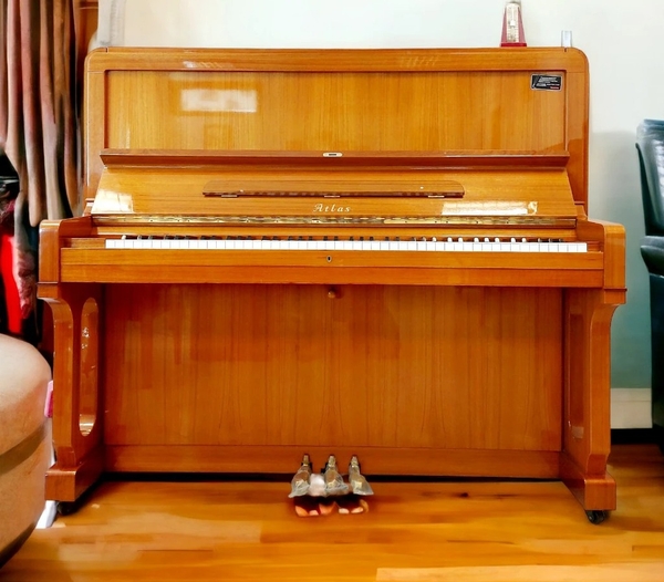 【 ATLAS piano  A83F 】木目調 1970年代後期-80年代 ATLAS A83F