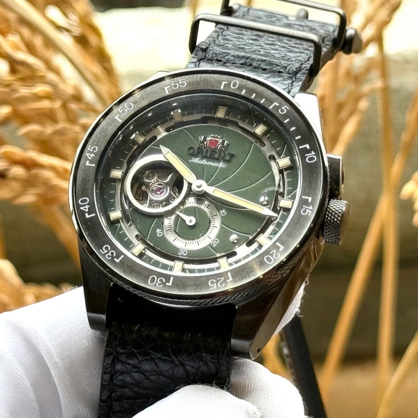 ĐỒNG HỒ NAM ORIENT RETRO FUTURE CAMERA AUTOMATIC RA-AR0202E10B