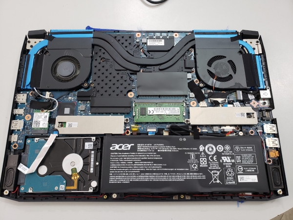 Acer Predator Helios 300 PH315 52 2019 - Core i7 9750H GTX 1660Ti 15.6inch FHD 144Hz