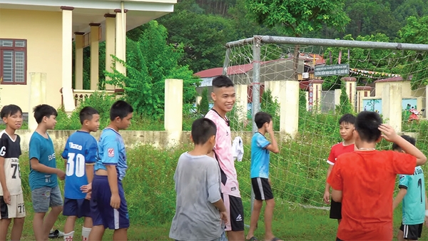 Theo đuổi đam mê bóng đá