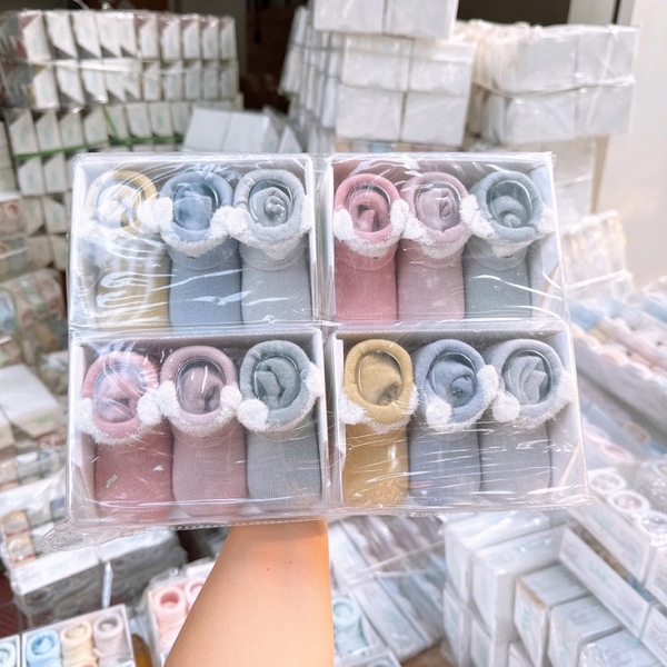 Set hộp (3 đôi) tất cổ cao cho bé sơ sinh