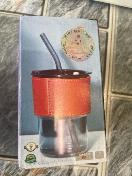 q. Cốc thuỷ tinh bọc da