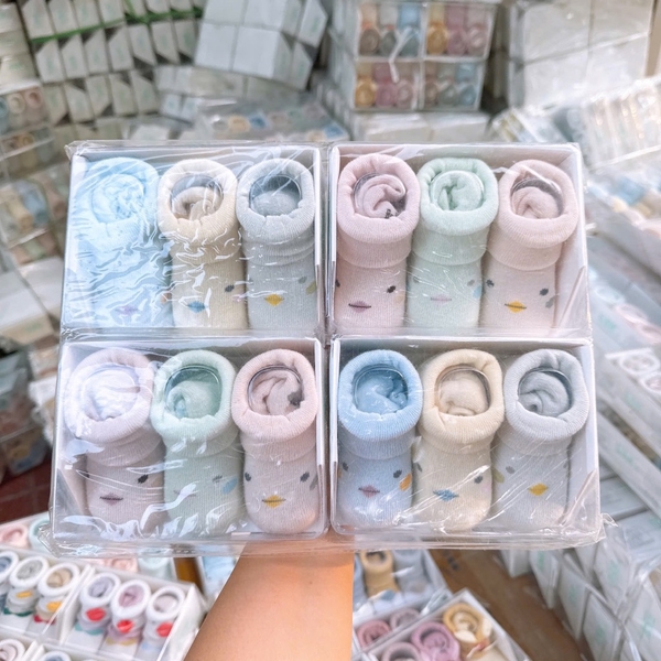 Set hộp (3 đôi) tất cổ cao cho bé sơ sinh